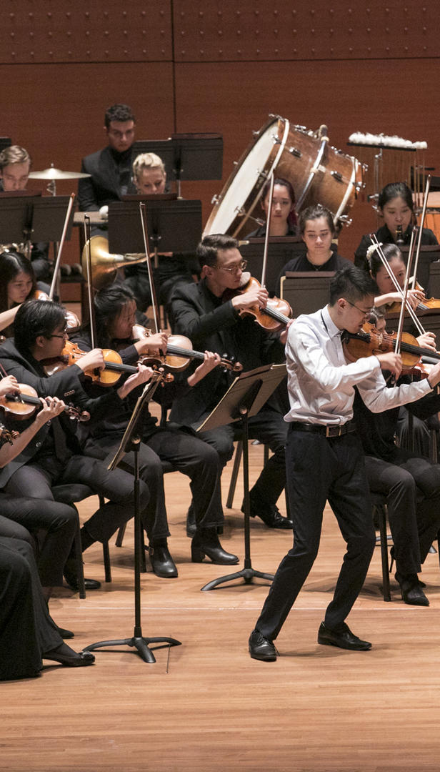 Juilliard Orchestra performance with violin soloist Max Tan